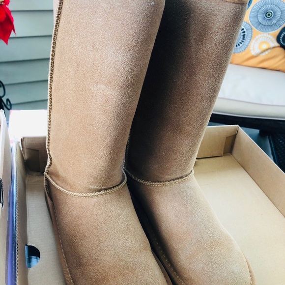 Uggs - Picture 4 of 4